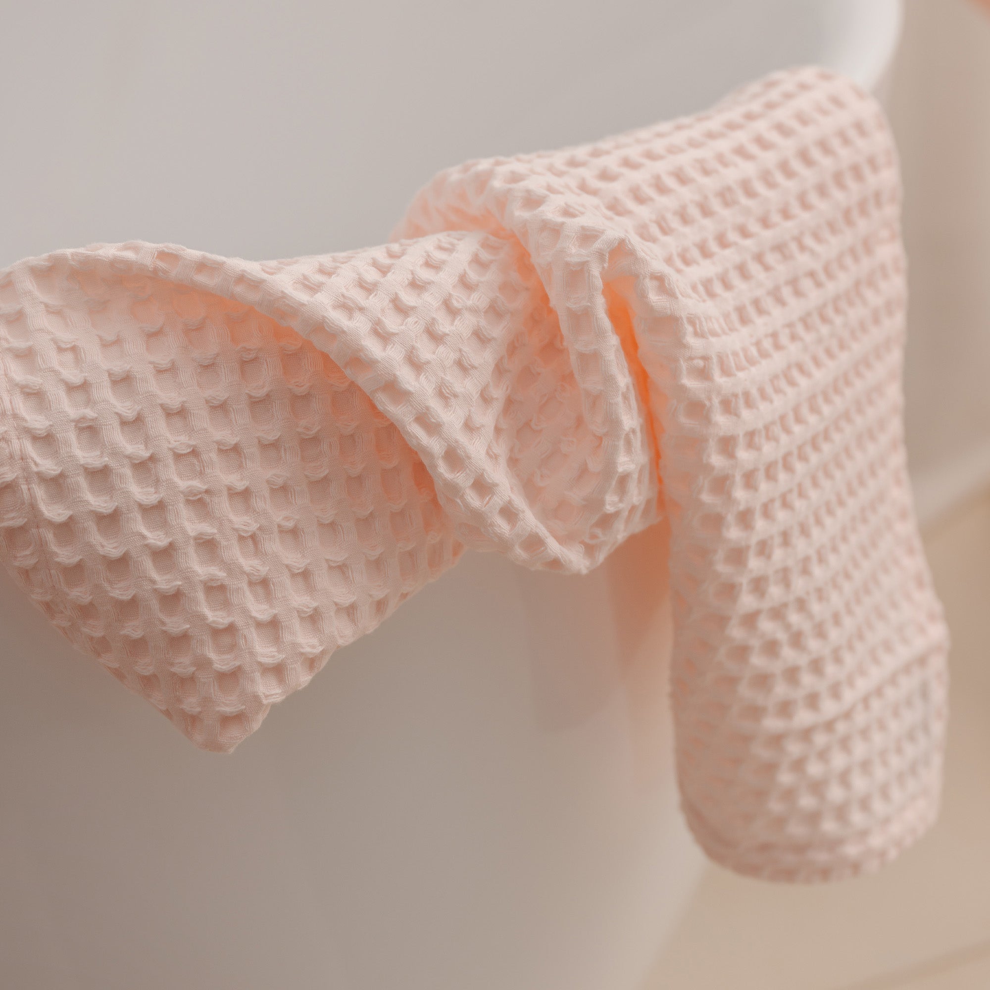 Honeycomb line shower towel