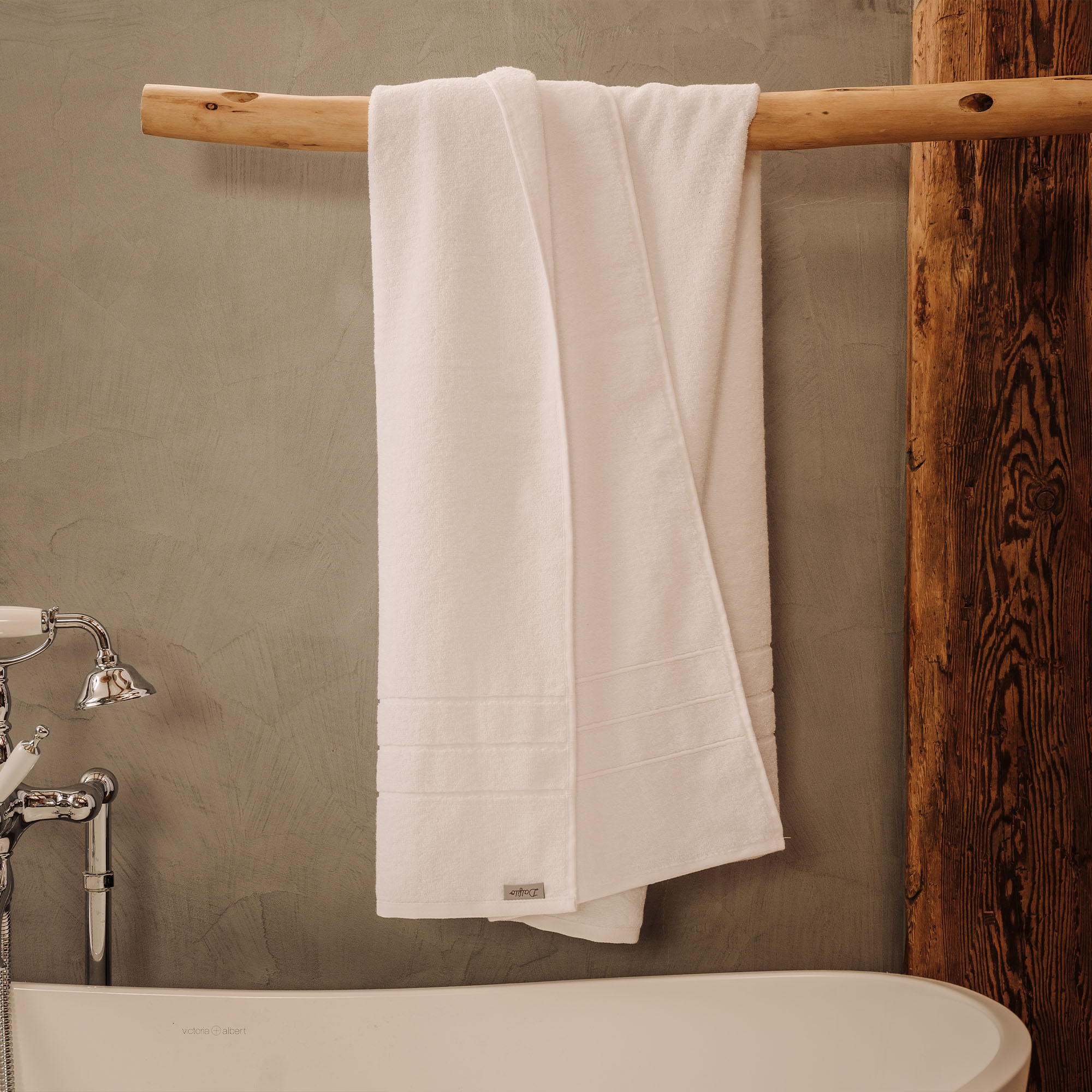 Classic line shower towel