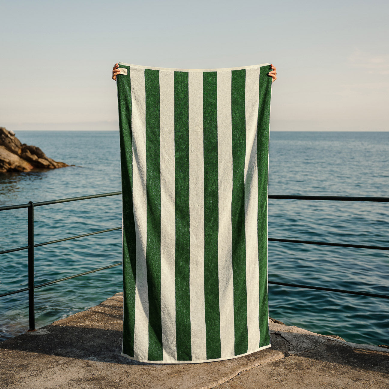 Toalla de playa Portofino
- 100x180 cm- Azul marino- Algodón - Dalfilo
