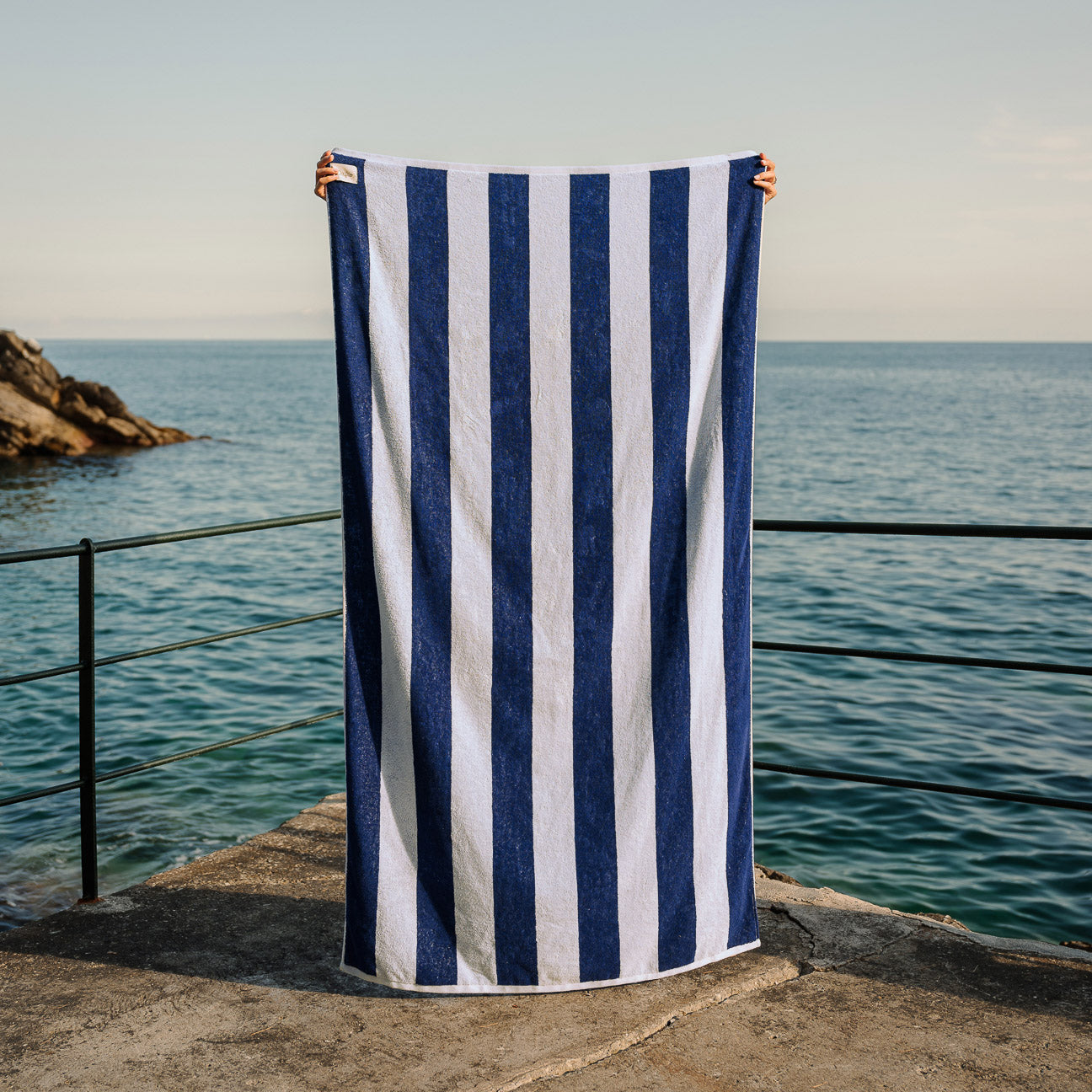 Toalla de playa Portofino
- 100x180 cm- Azul marino- Algodón - Dalfilo