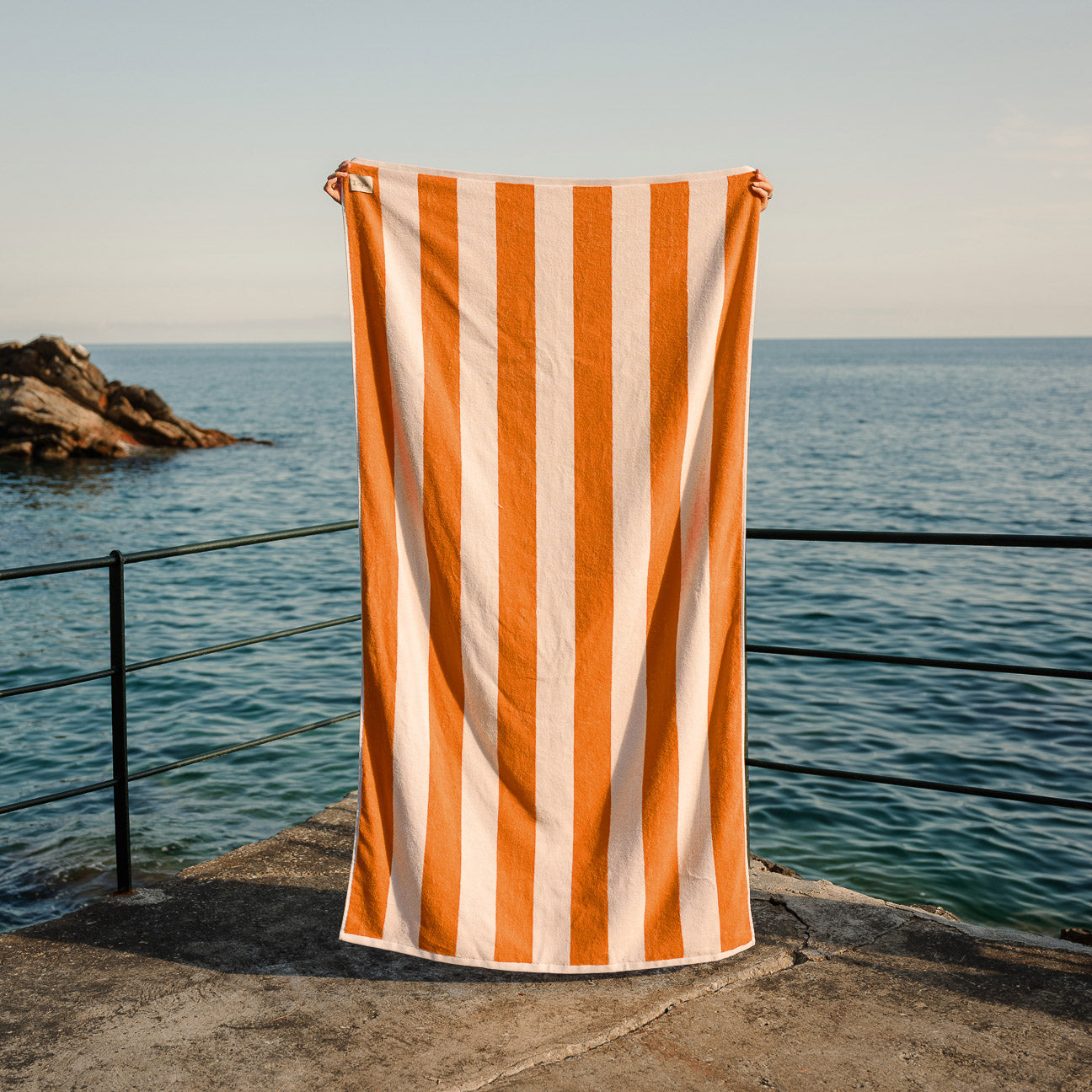 Toalla de playa Portofino
- 100x180 cm- Azul marino- Algodón - Dalfilo