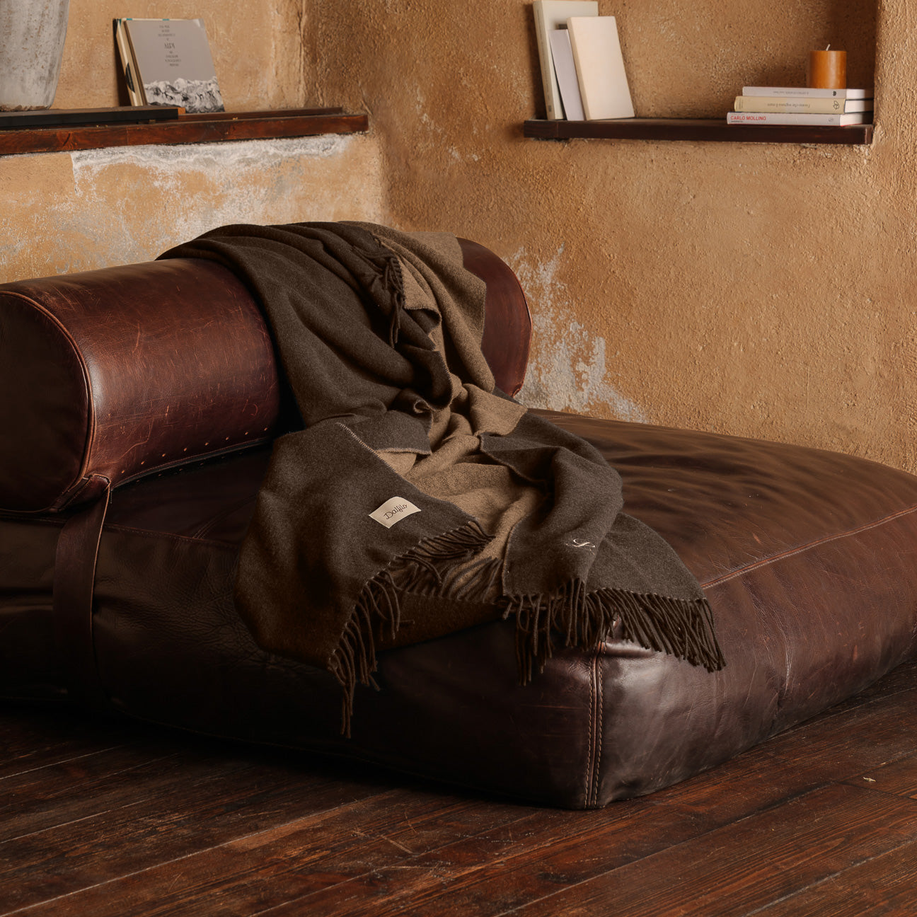 Manta doble cara de lana y cashmere
- 130×180 cm- Nogal- Lana reciclada + cashmere - Dalfilo